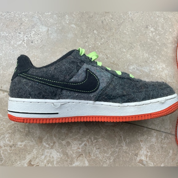 Nike Air Force 1 Low LV8 in Black Ghost Green (Halloween) - Picture 2 of 11
